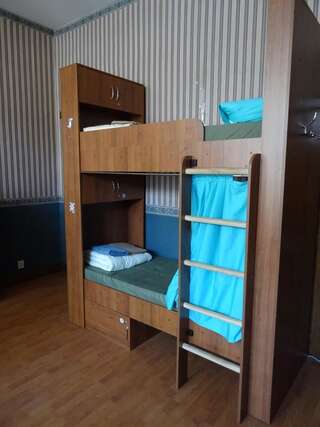 Хостелы Sofa Hostel Полтава Кровать в общем номере с 7 кроватями-2