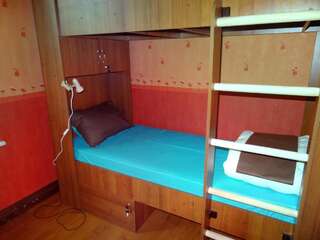 Хостелы Sofa Hostel Полтава Кровать в общем номере с 4 кроватями-4